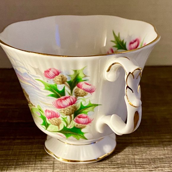 Royal Albert Teacup and Saucer - Picture 6 of 7